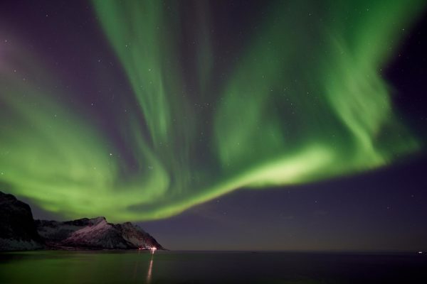 Aurore boréale au dessus de la plage de Storvika, Senaj Norvège