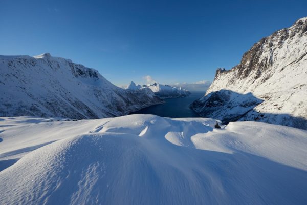 Vue du Ørnfjorden en hiver, Senja Norvège