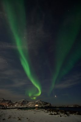 Aurore boréale dans le ciel des îles Lofoten, Norvège