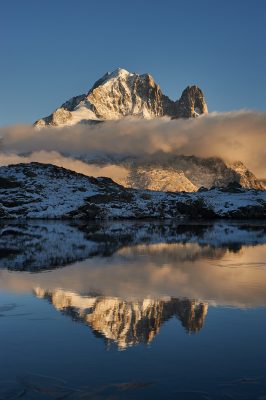 Reflet dans l'eau de L'aiguille Verte, Chamonix France